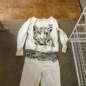 Rainforest Cafe Womens XL, 2 Piece Outfit. New without tags.